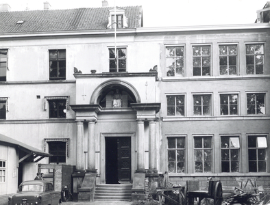 80551 Gezicht op de Arrondissementsrechtbank (Hamburgerstraat 28) te Utrecht, tijdens verbouwing.